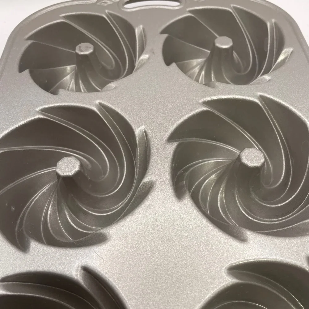 Nordic Ware Heritage Bundtlette Pan 6 Cavity Silver Cast Aluminum 4 Cup USA